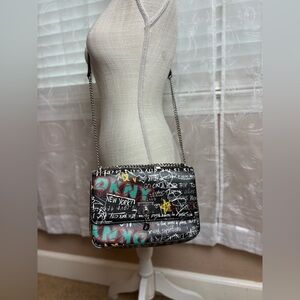 CrossbodyDKNY New York Graphics Crossbody Purse